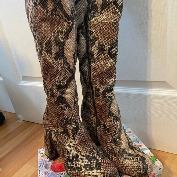 Shelly’s London Patent Leather Snake print over the knee boots 30” with 4” heel - Picture 9 of 13